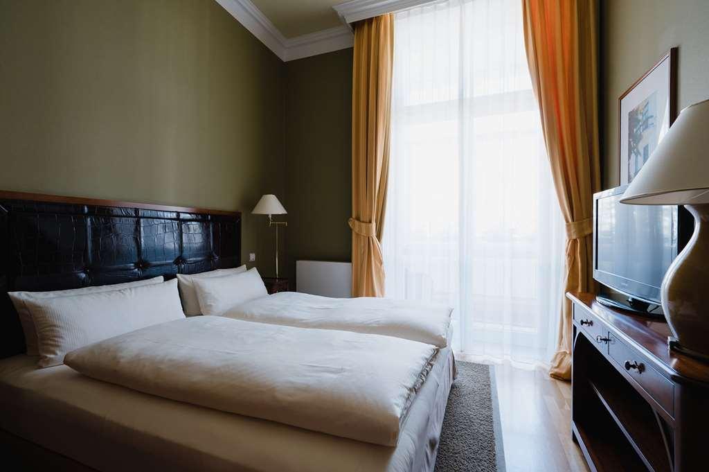 Louisa's Place Hotel