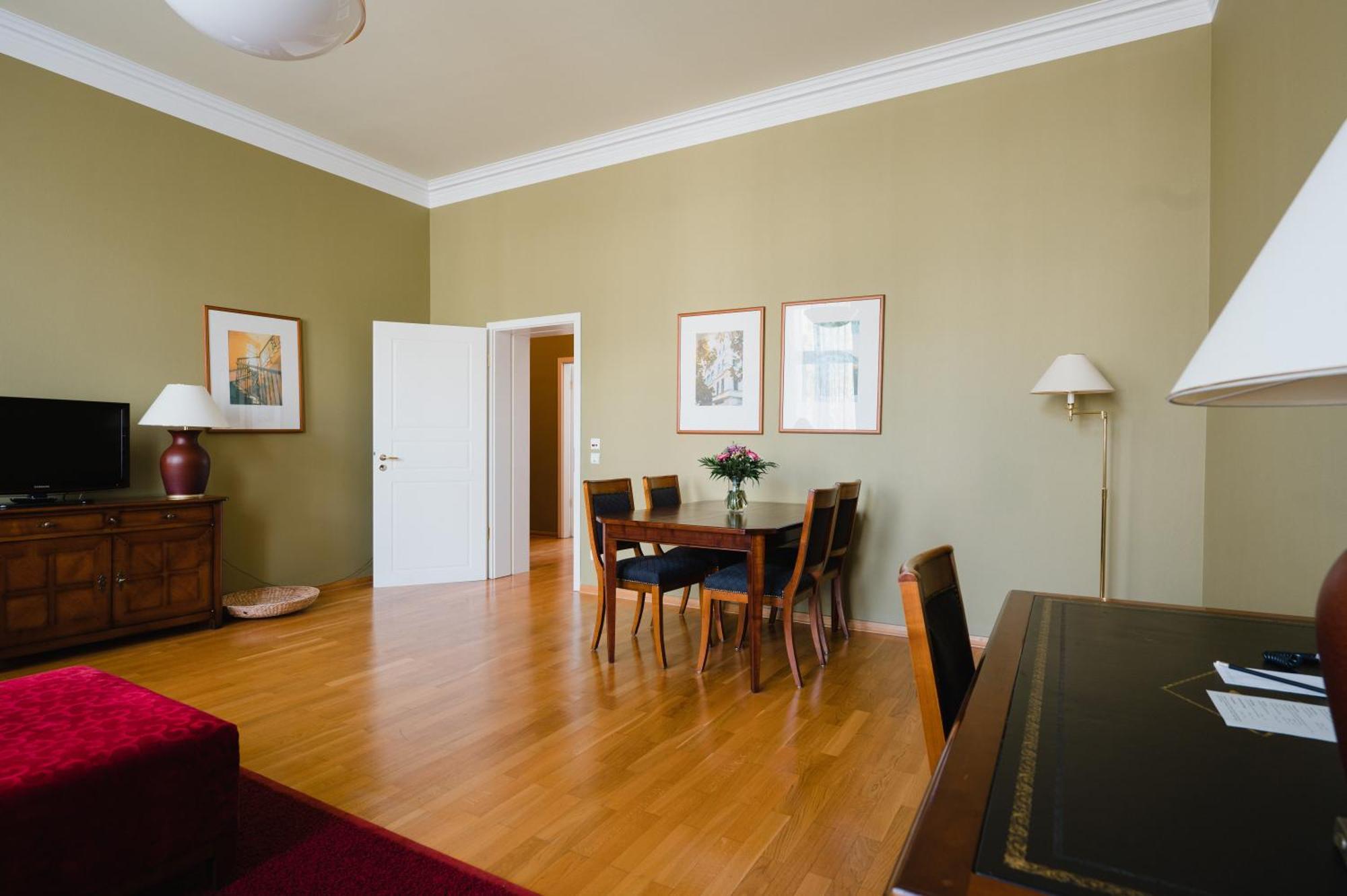 Louisa's Place Hotel 5*